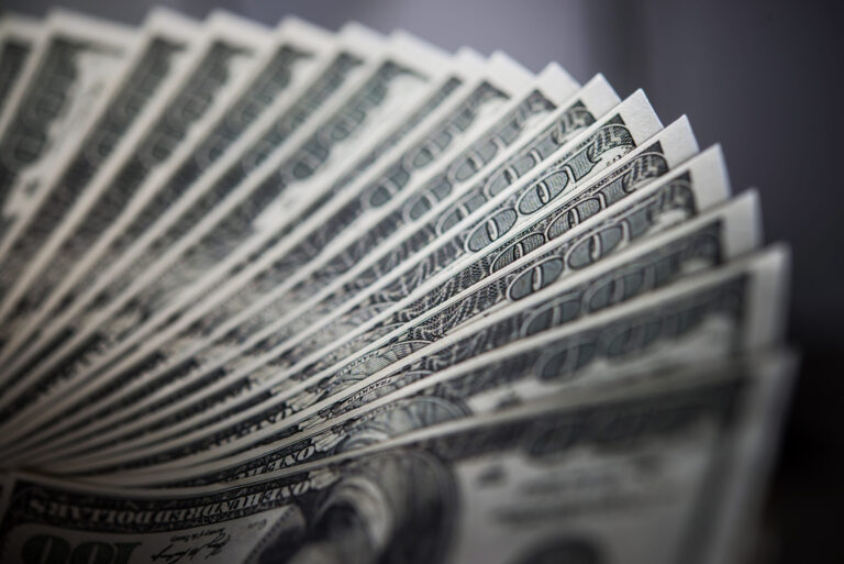 News - billie dollar money background scaled